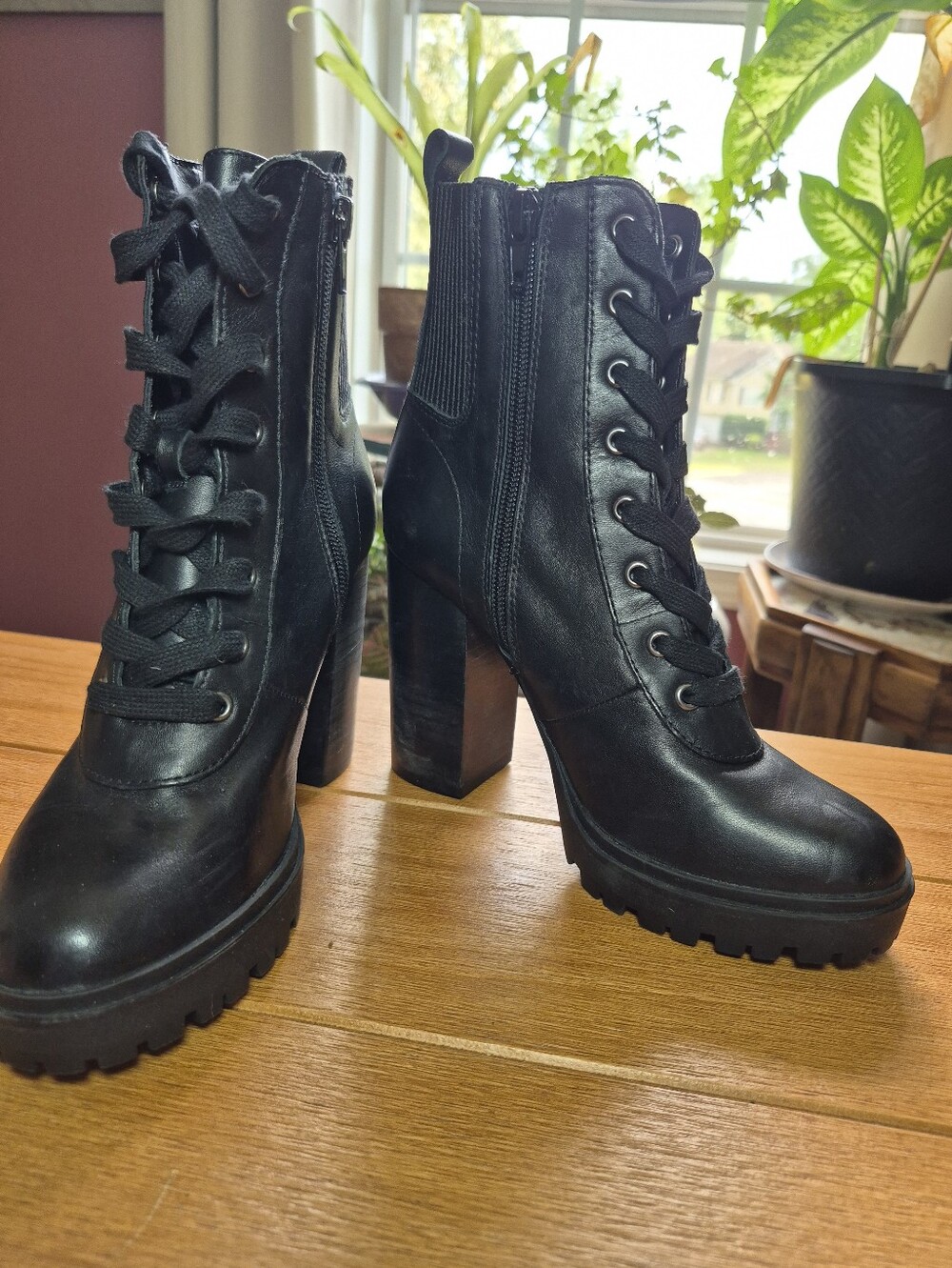 Steve Madden Latch Boots - Size 6.5 - Picture 2 of 6